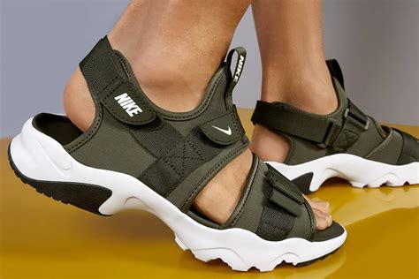 nike jordan sandals for women.